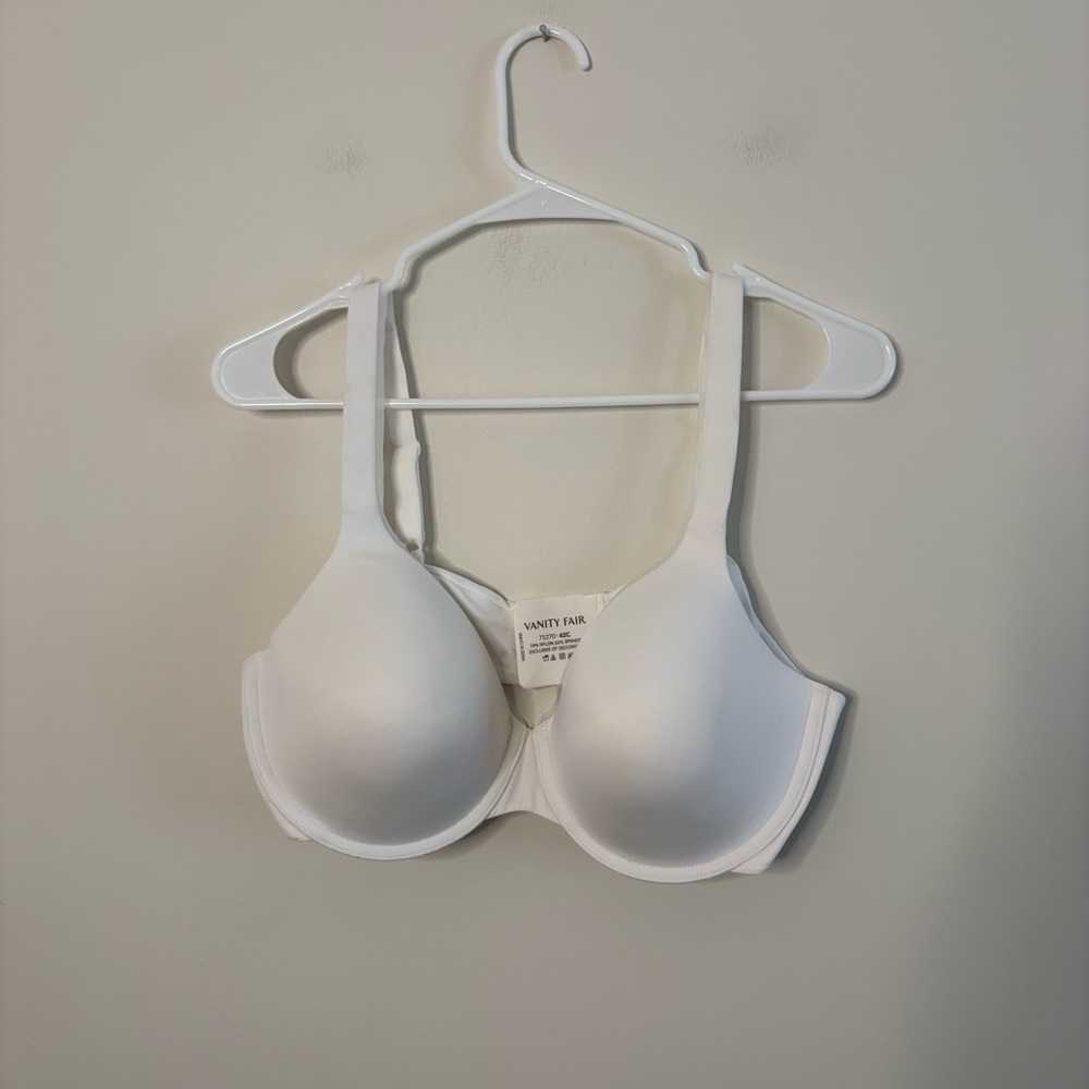 NWOT Vanity Fair 42C Women’s White Full Coverage Bra